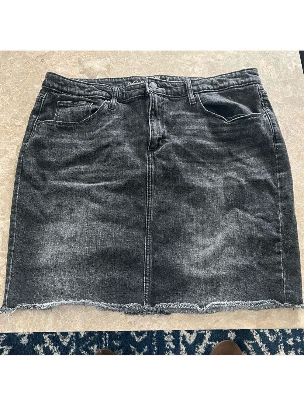 Universal Thread Black faded Jean Skirt Size 18/34R 90% cotton 2%lycra